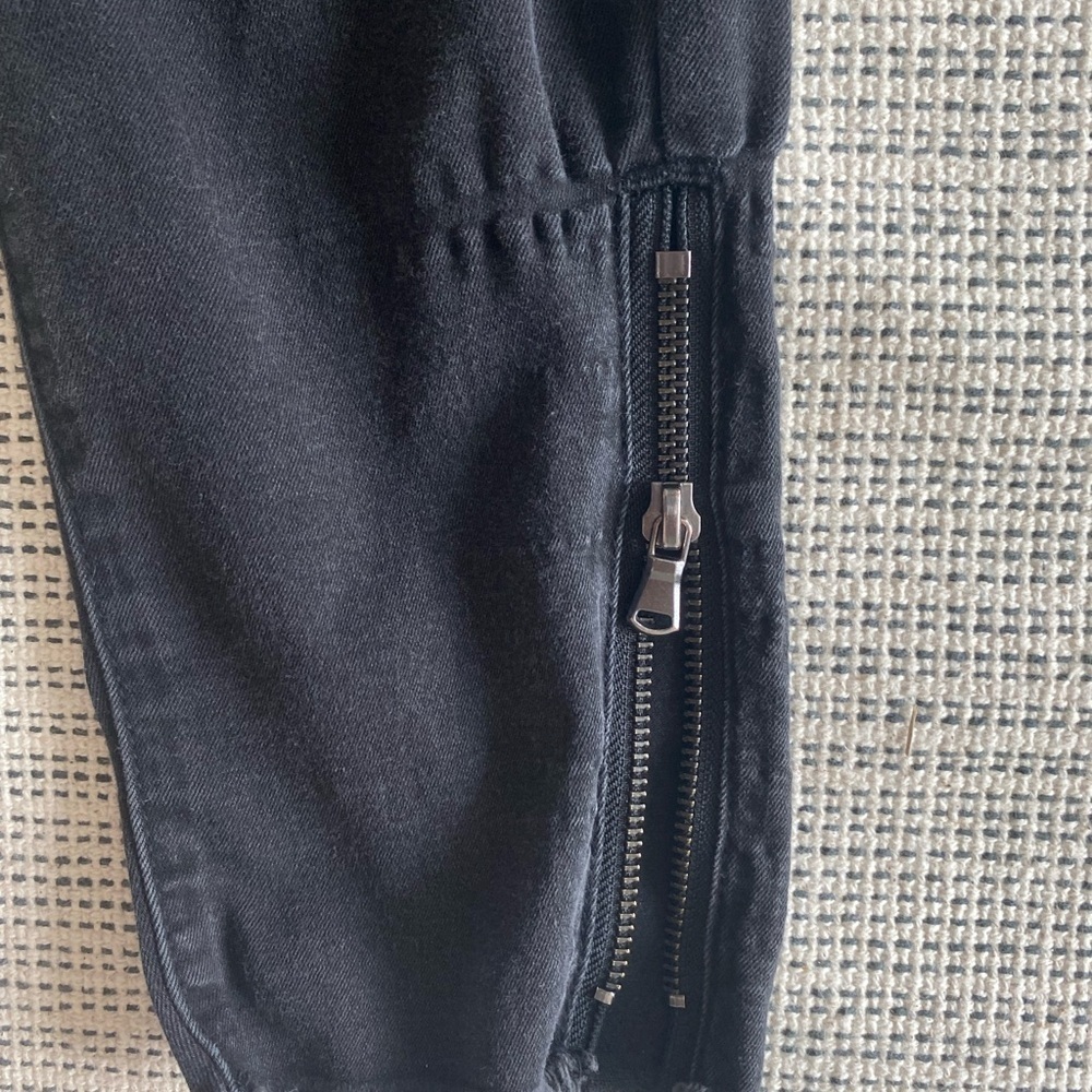 KanCan Women’s Mid Rise Super Skinny denim with frayed hem and zipper size 9/28 - Picture 3 of 9